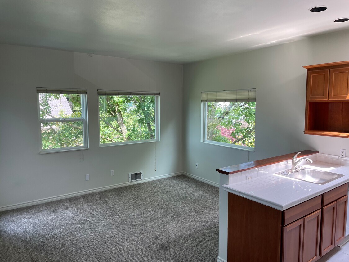 4530 Meridian Ave N Unit 3rd floor, Seattle, WA 98103 Condo for Rent