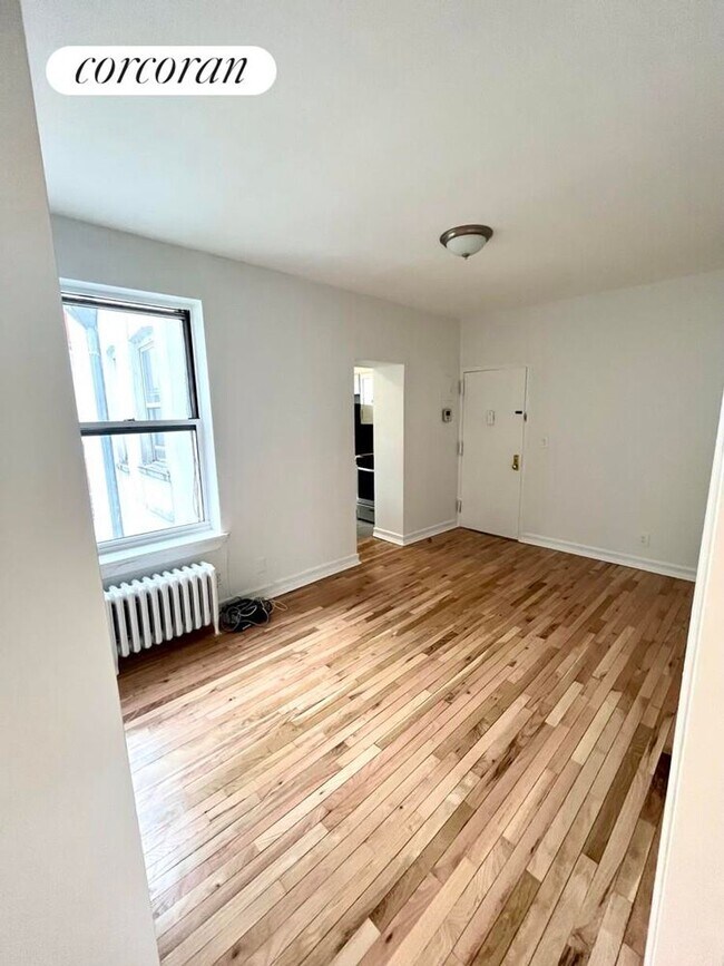 Foto del edificio - 317 E 3rd St