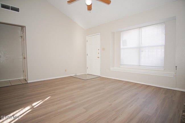 Building Photo - 10661 Obsidian St