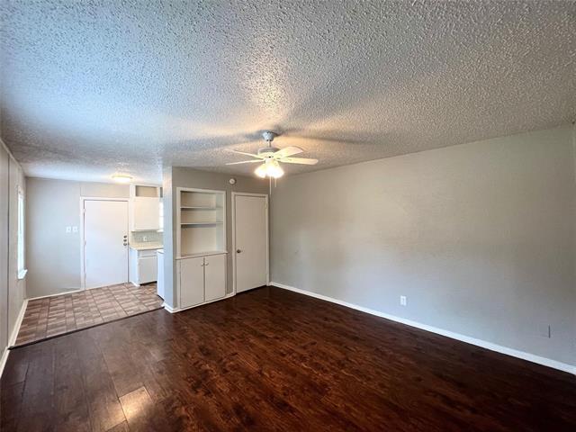 Foto del edificio - 6363 Hollis Ave