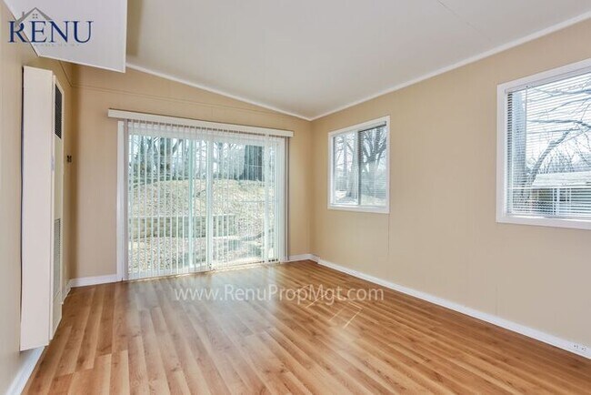 Foto del edificio - Available Now!