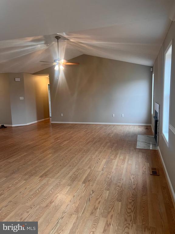 Building Photo - 938 Oak Lee Dr