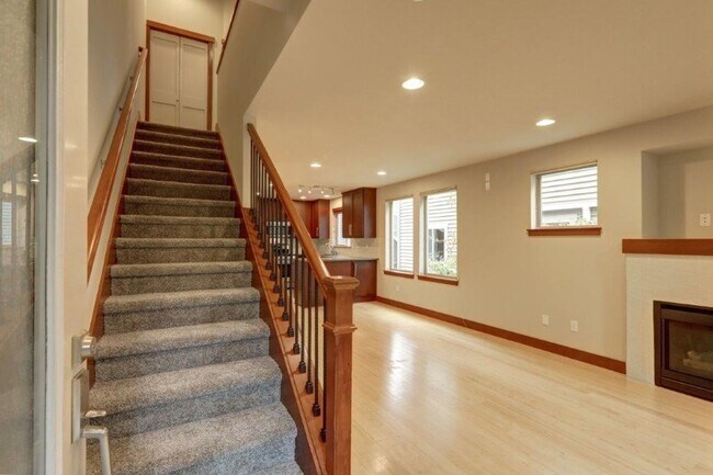 Foto del edificio - Stunning 3bd, 2.5ba Townhome Available in ...