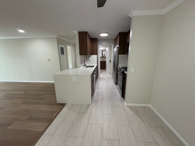 Building Photo - Laguna Del Rey Apartments