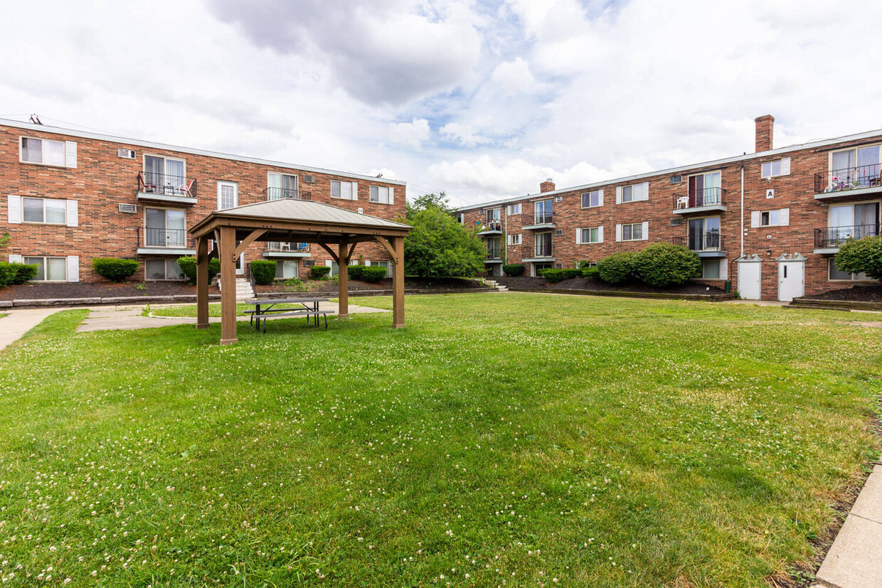 Primary Photo - Canterbury Court Apartments