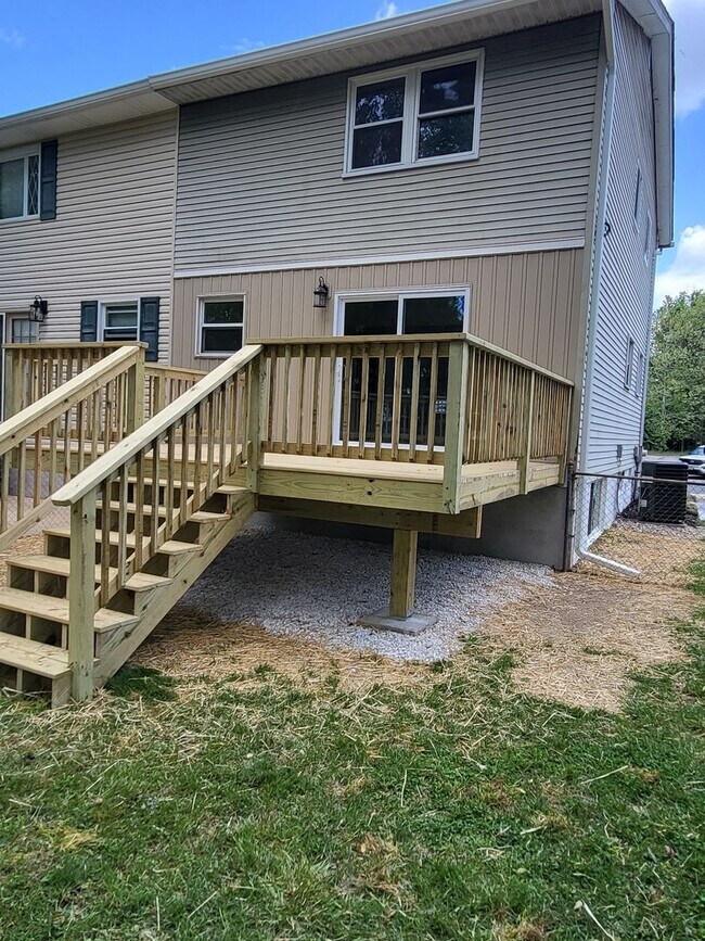 Foto del edificio - HUGE Yard and New Kitchen!