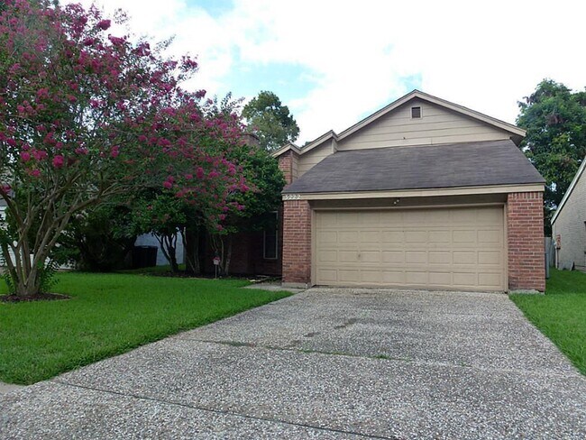 Foto del edificio - 3222 Hunterwood Dr