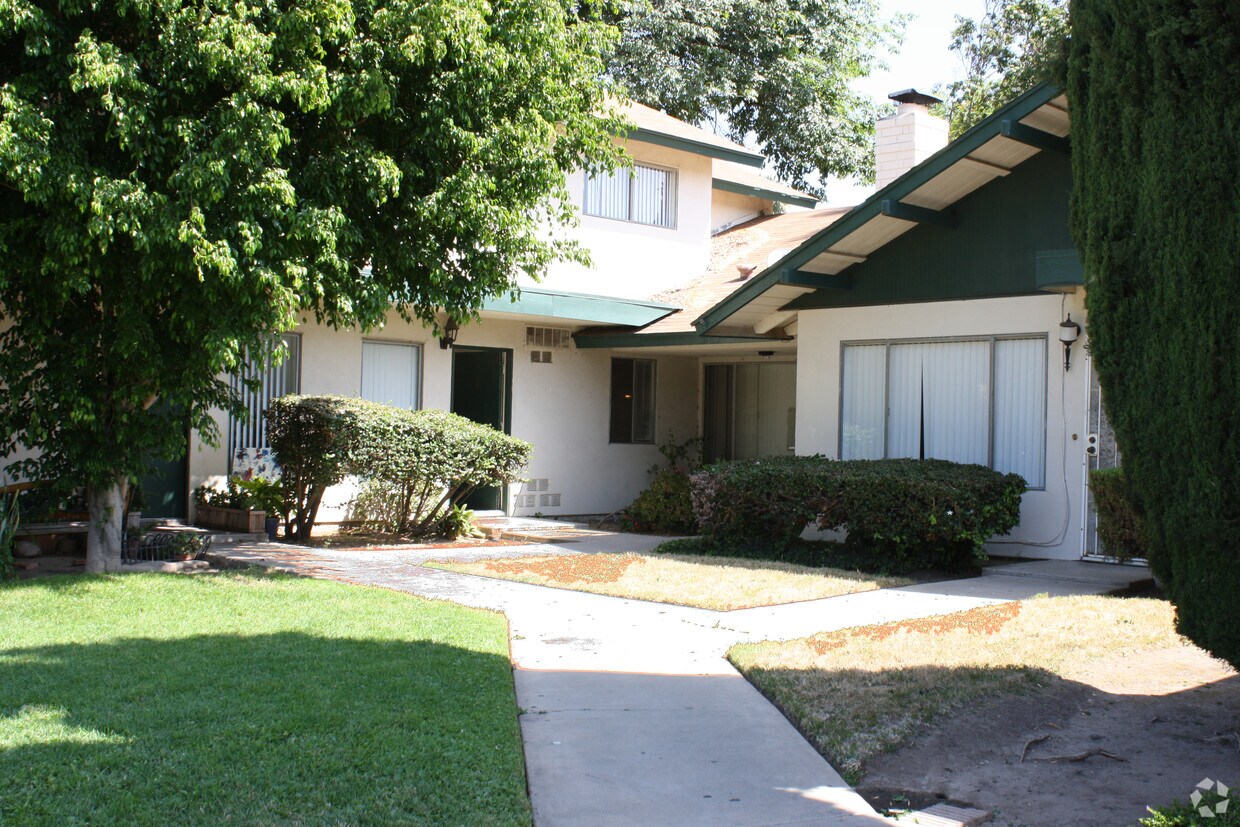 Foto del edificio - 14561 Carfax Dr