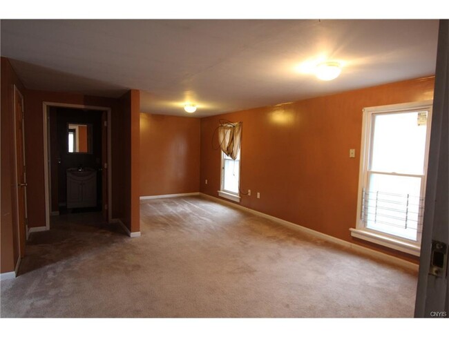 Building Photo - HUGE 2 bedroom with TWO full baths!!