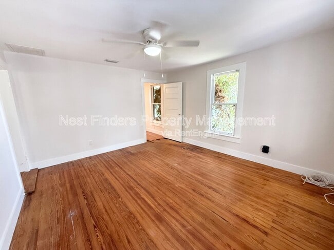 Building Photo - 2145 Oak St