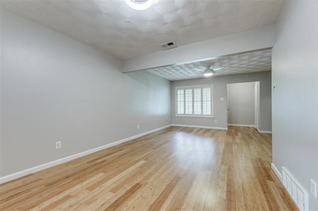 Foto del edificio - 7027 Kingsbury Dr