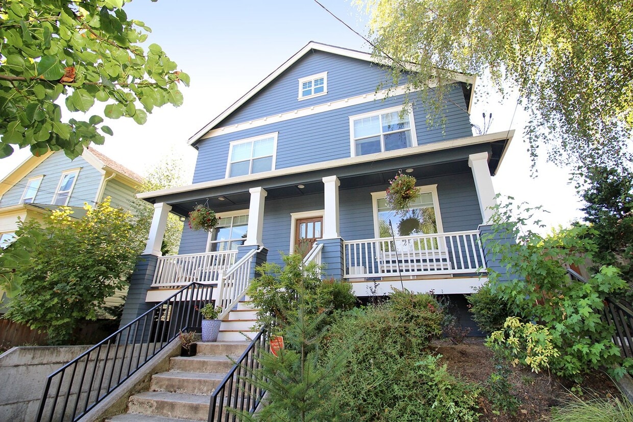 Primary Photo - 4423 NE Garfield Ave.