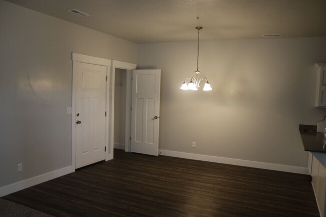 Building Photo - Beautiful Condo in Vineyard