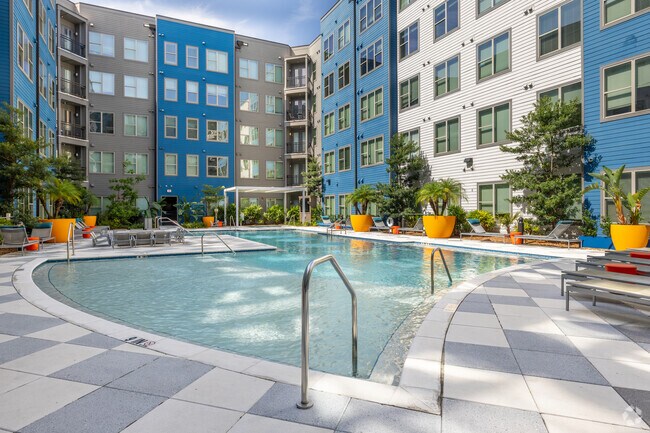 Piscina - Legacy at The Standard