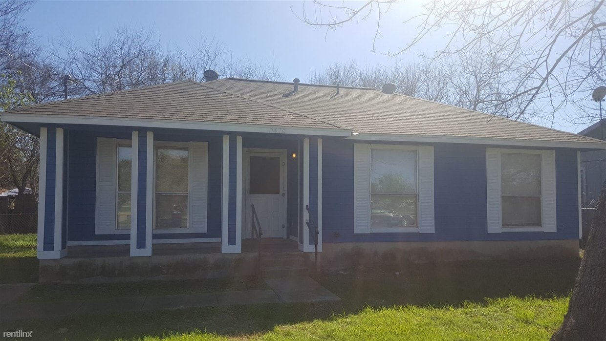 3 br, 1 bath - 2418 S Laredo St - 3 br, 1 bath  - 2418 S Laredo St