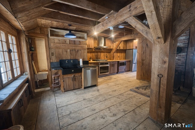 Foto del edificio - 45 Hoppen Rd