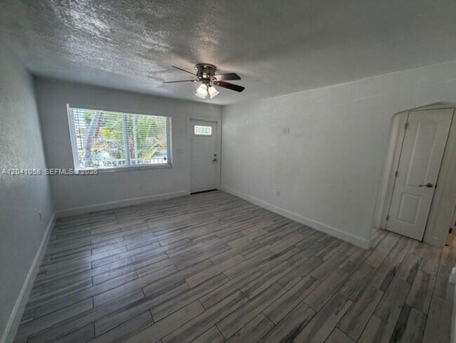 Building Photo - 2742 SW 32nd Ave