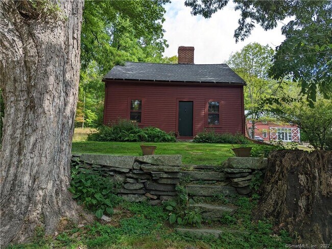 Building Photo - 162 Great Hill Rd