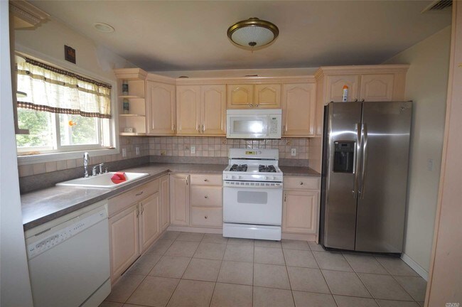 Foto del edificio - 535 Hawkins Rd