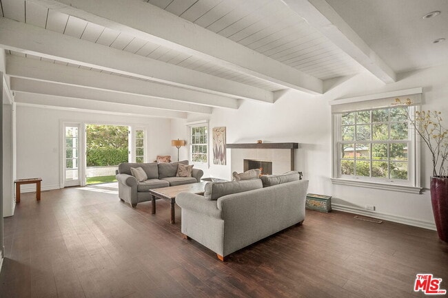 Foto del edificio - 16490 El Hito Pl