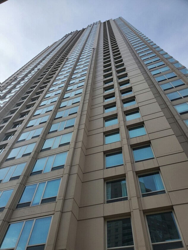 Foto principal - 33 W Ontario St