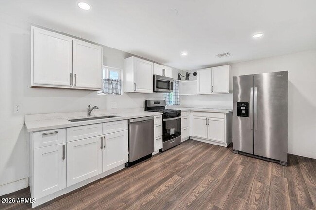 Building Photo - 436 S Oregon St