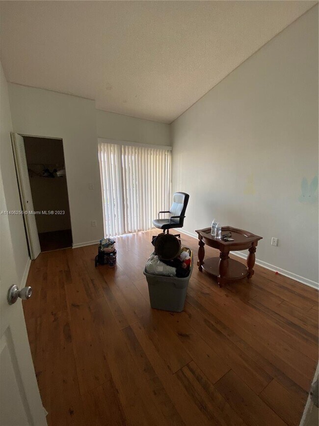 Foto del edificio - 2500 NW 28th St