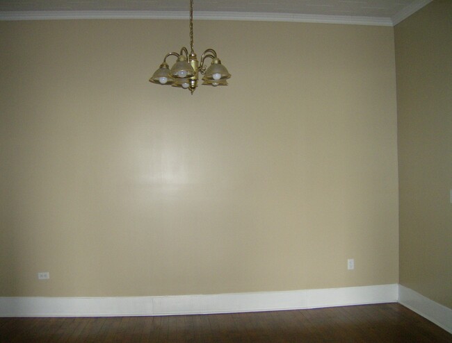 Building Photo - 106 N Railroad St