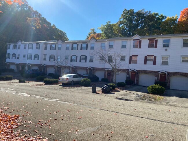Building Photo - 15 Bel Air Dr