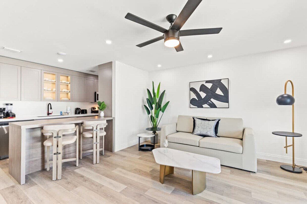 Foto principal - 8115 Thomas Dr