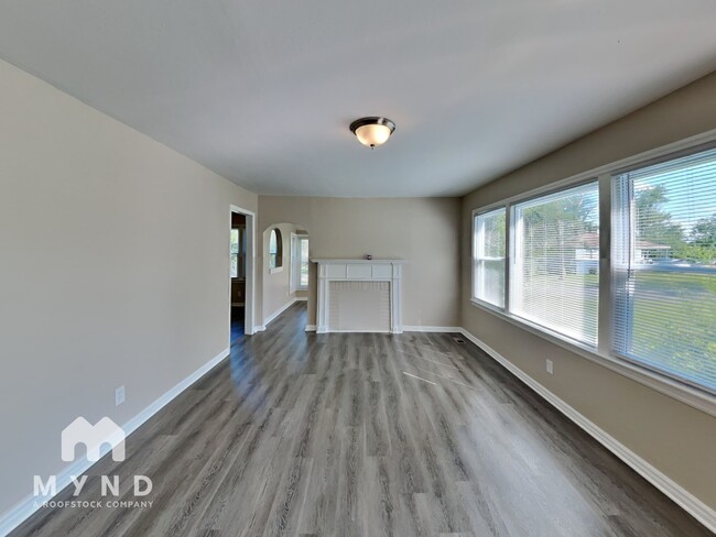Building Photo - 9000 Belvoir Dr