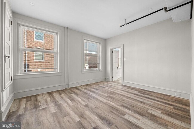 Foto del edificio - 834 W Lancaster Ave