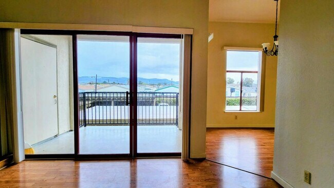 Foto del edificio - "Cozy 1-Bedroom Condo in Prime Salinas Loc...
