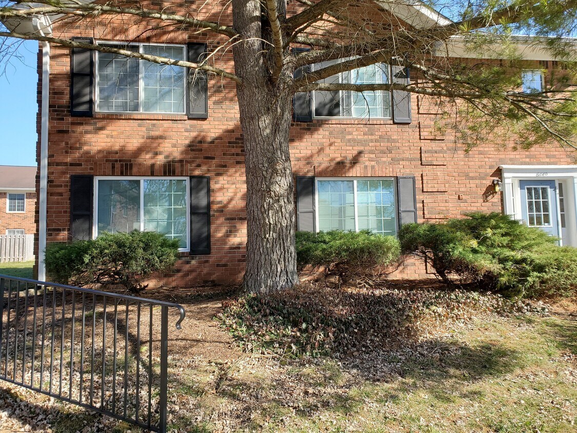 6449 Park Central Dr W, Indianapolis, IN 46260 Condo for Rent in