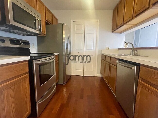 Building Photo - 8671 Scenic View Dr-#206