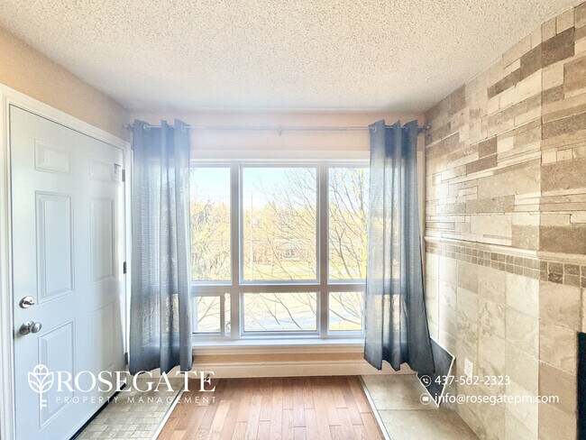 Photo du bâtiment - Spacious 3-Bedroom Condo with Parking & Stainless Steel Appliances – Kitchener
