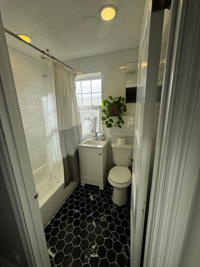 Building Photo - 47 Kilsyth Rd