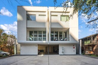 Building Photo - 3302 Lake St