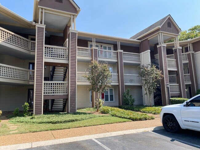 Building Photo - 230 Hillsboro Pl