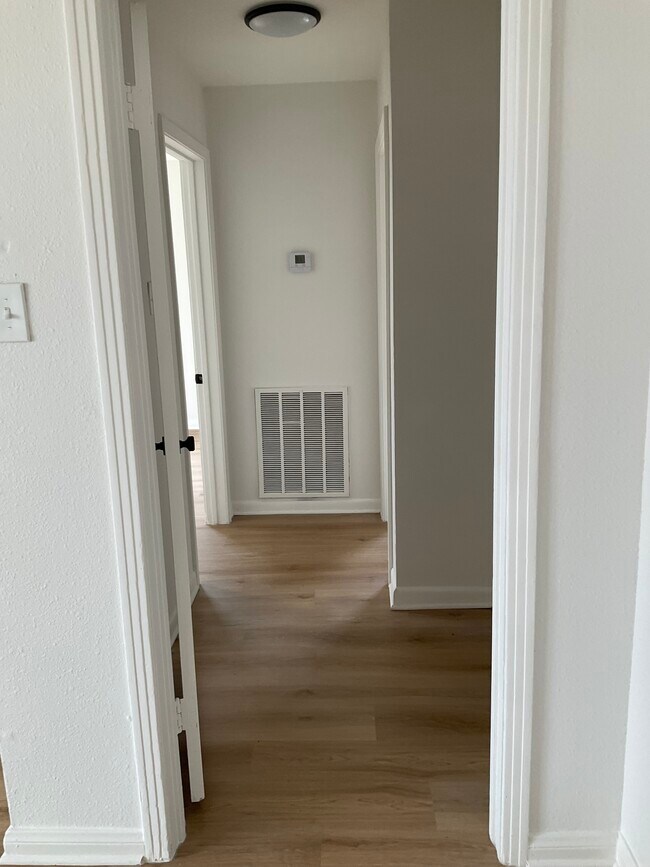 Foto del edificio - 326 E 1st St