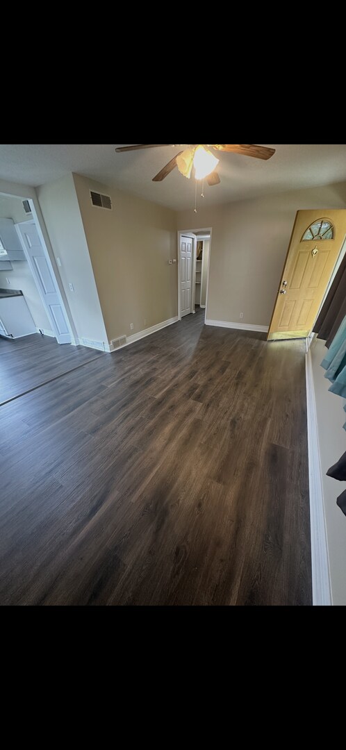 Foto del edificio - Check out this 3bdr ranch located in Belmont