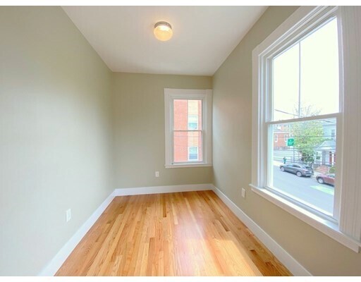 Foto del edificio - 254 School St