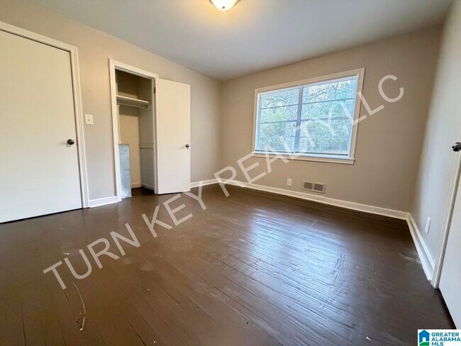 Foto del edificio - 908 5 Mile Rd