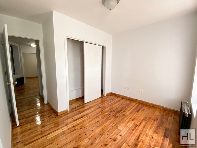 Building Photo - Cozy no fee 2 bedroom in Hudson Yards!