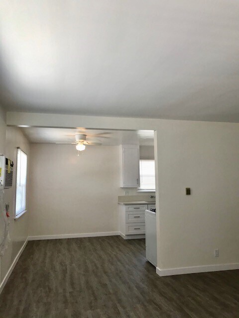 Foto del edificio - 4961 Kester Ave
