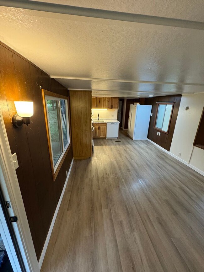 Foto del edificio - 4930 NE Dawn Ln