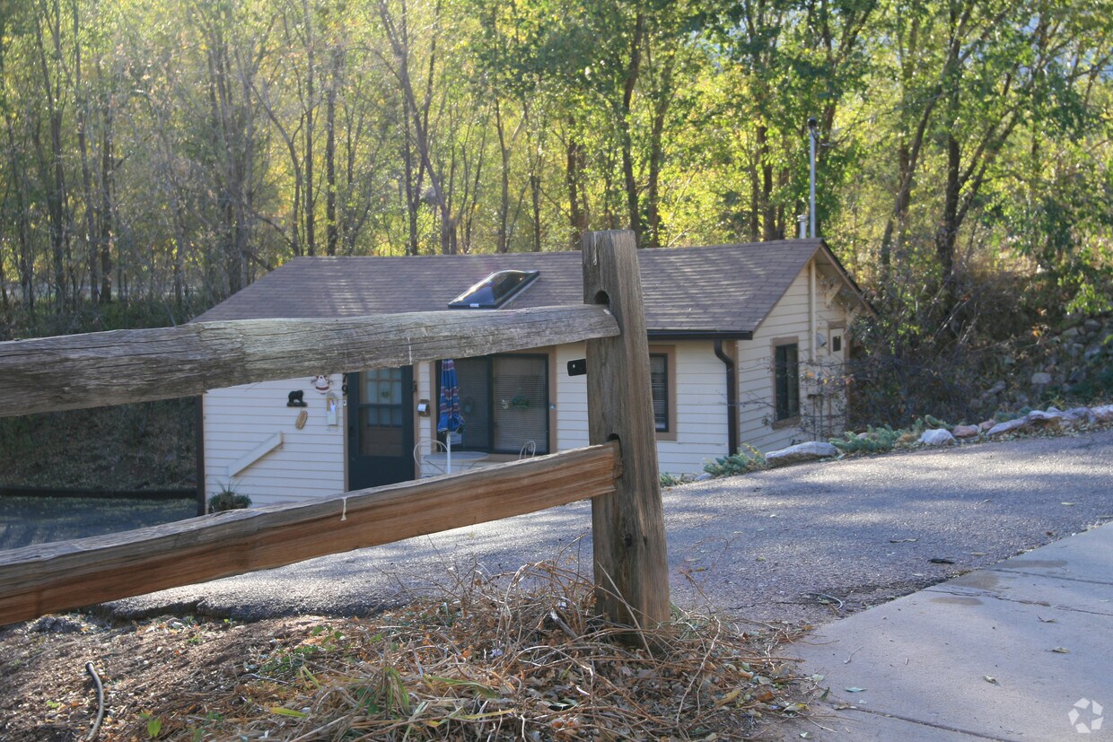 Building Photo - Creekwalk Apartments