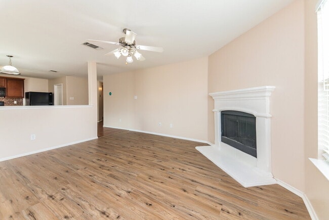 Building Photo - 2033 Club Oak Dr