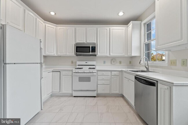 Foto del edificio - 6920 Little Falls Rd