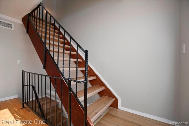 Building Photo - 1527 Mariner Dr